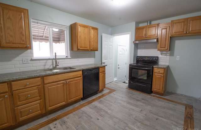 19549 Colman St Gallery 4