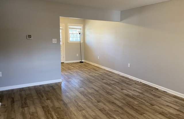 4013 West Montague Avenue Gallery 3