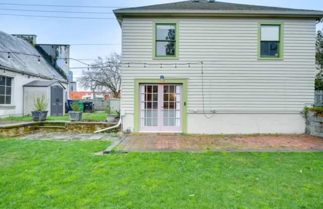946 N 90th St photos photos