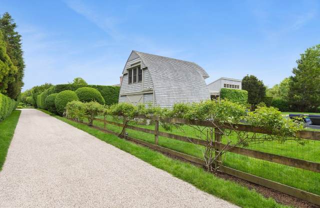 128 Hedges Lane Gallery 2