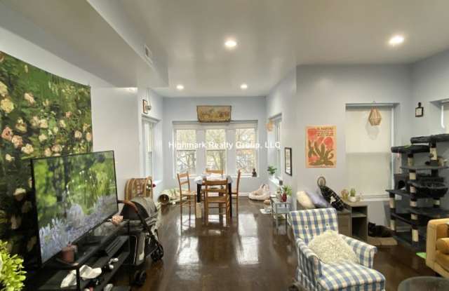 1234 West Arthur St. photos photos