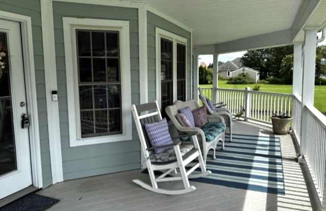 Sun- Filled, 4 Bed, 3.5 Bath in Waterfront Community of Riversedge in Moyock. Gallery 3