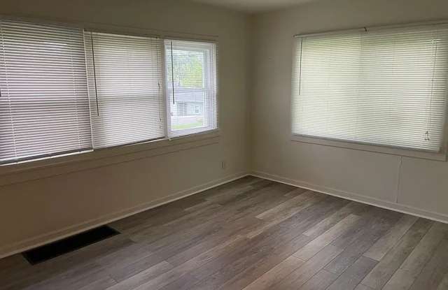 5BR across from Campus! Gallery 4