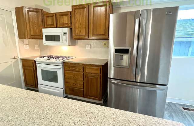 2-Bedroom, 1-Bathroom Unit Available in Multiplex Near Downtown Hillsboro - ALL UTILITIES INCLUDED photos photos