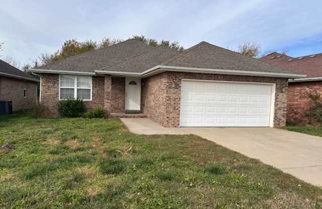Great 3 bed 2 bath home in SE Springfield - 3425 Juniper, Springfield, MO 65804