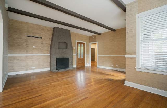 CHARMING COTTAGE WITH CASITA IN THE HEART OF ALAMO HEIGHTS Gallery 4