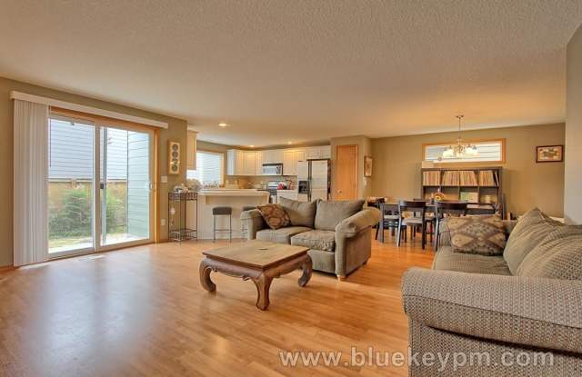 Hazel Dell  4 Bed ,2.5 Bath with Neighborhood Pool and Fitness Center Near  NE 99th Street Gallery 3