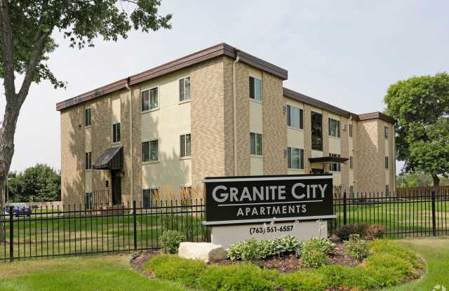 Granite City Apartments | 2 Bedroom / 1 Bath Gallery 3