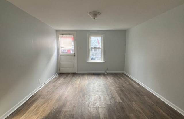 Renovated 2 BD, 1 BA Home in Lancaster! photos photos