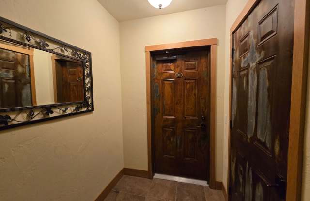 For Rent: Luxury Furnished Riverside Townhome *All Utilities Included* Gallery 4