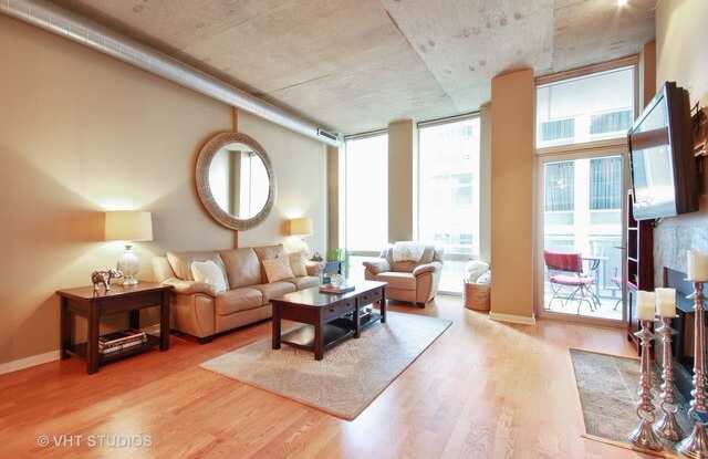 700 North Larrabee Street Gallery 4