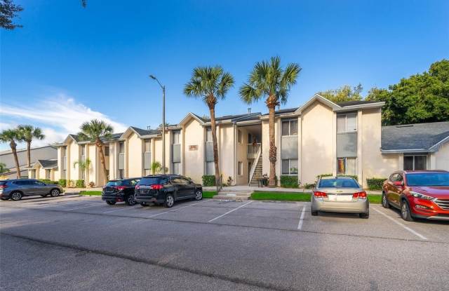 2075 ISLE ROYALE COURT SE - 2075 Isle Royal Court Southeast, Winter Haven, FL 33880