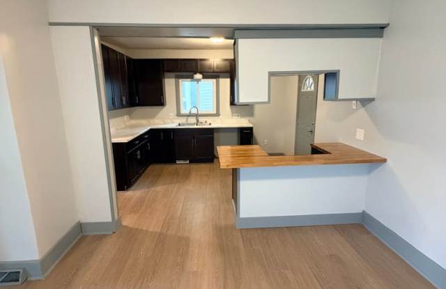 Single-Family Home | 3 bed & 1 bath  | Great Location | Near Downtown! Gallery 2