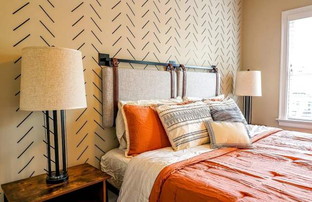 Room in 2 Bedroom Home at Acc Blvd photos photos