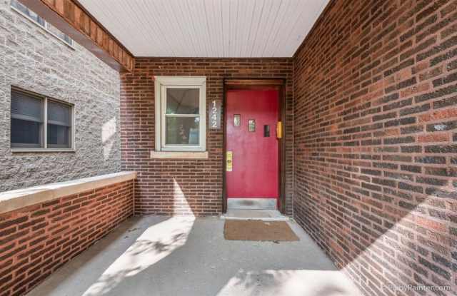 1242 West Winnemac Avenue Gallery 2