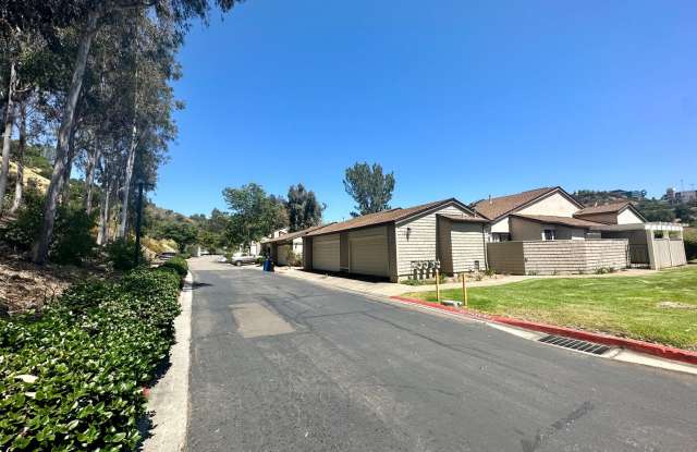 Lovely 3 bedroom 2 bath townhome In the Allied Gardens! Gallery 4