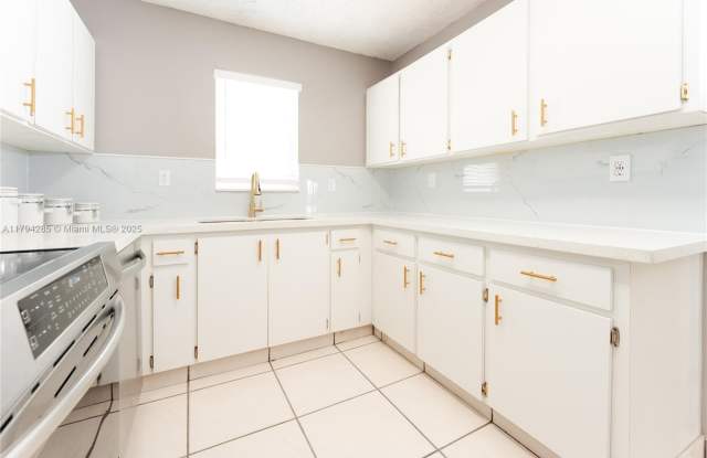 452 SW 2nd St photos photos