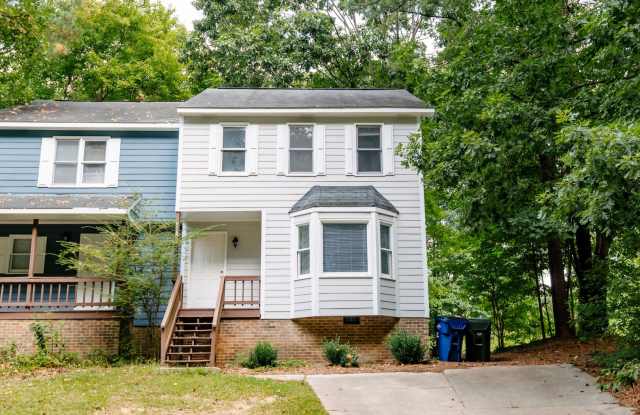 Spacious and conveniently located 3-bedroom, 2.5-bath duplex in Southwest Raleigh! photos photos