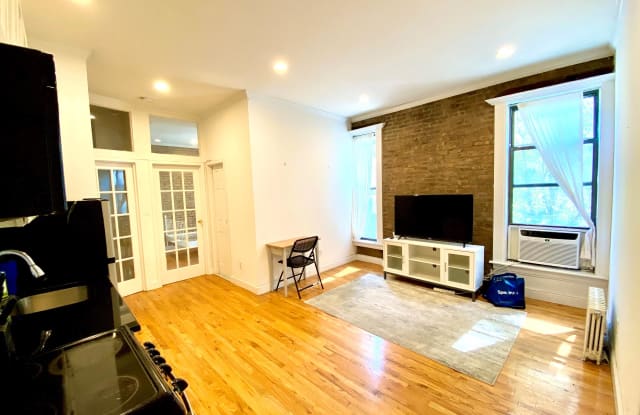 201 E 61st St - 201 East 61st Street, New York City, NY 10065