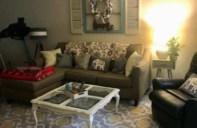 Williamsburg Townhomes- Great Location! Gallery 3