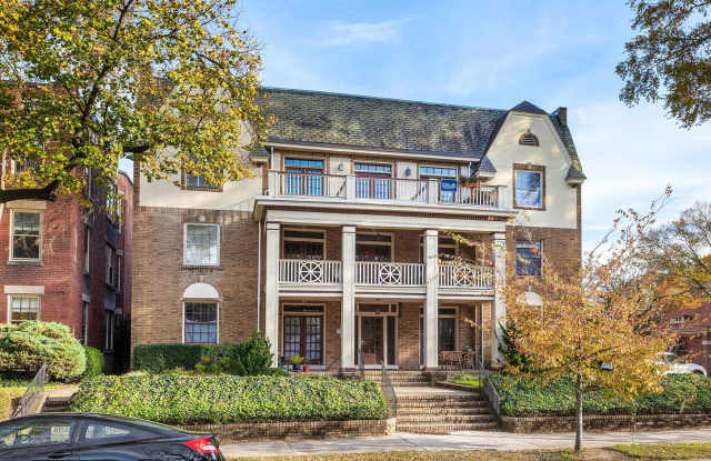 ADORABLE CONDO ON ARTHUR ASHE BOULEVARD - 303 South Arthur Ashe Boulevard, Richmond, VA 23220