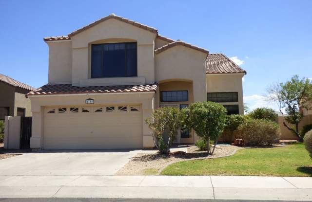 Gated community in convenient location! - 2119 West Tracy Lane, Phoenix, AZ 85023