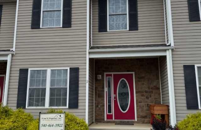Renovated Townhouse in The Pinnacle Subdivision photos photos
