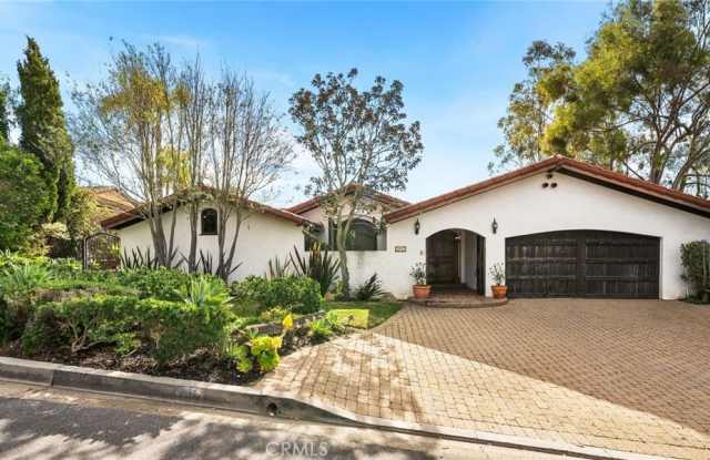 2575 Temple Hills Drive photos photos