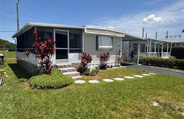2957 SW 54th St photos photos