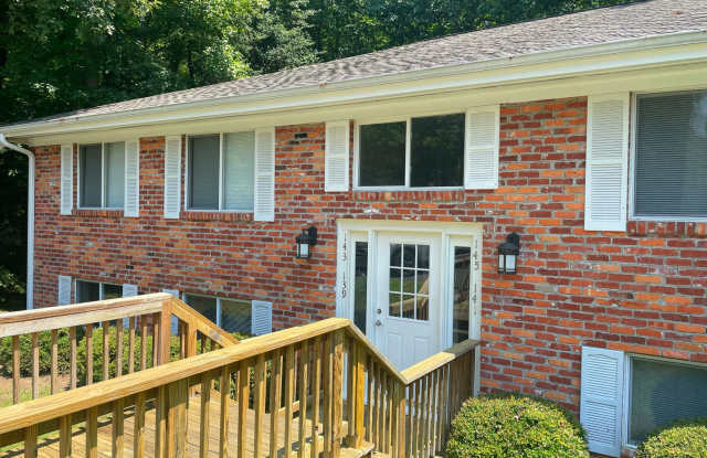 Charming 2 bedroom 1 bath condo! Available October 2026! Gallery 3