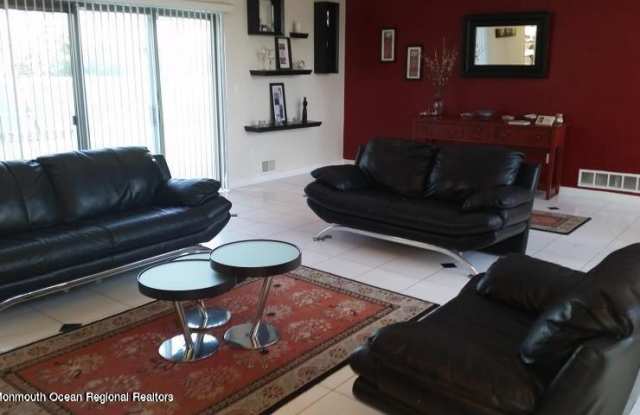 76 Seaview Avenue Gallery 3