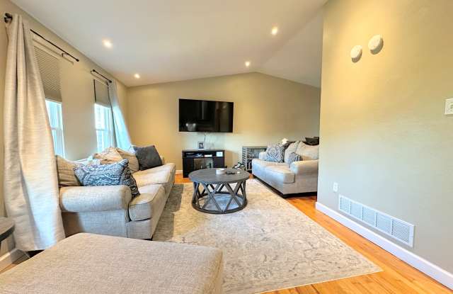 238 Mohican Avenue Gallery 2