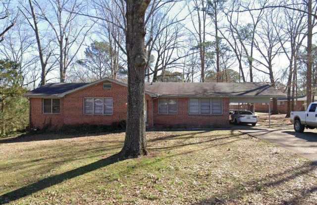 517 Fort Tralee Court - 517 Fort Tralee Court, Weaver, AL 36277