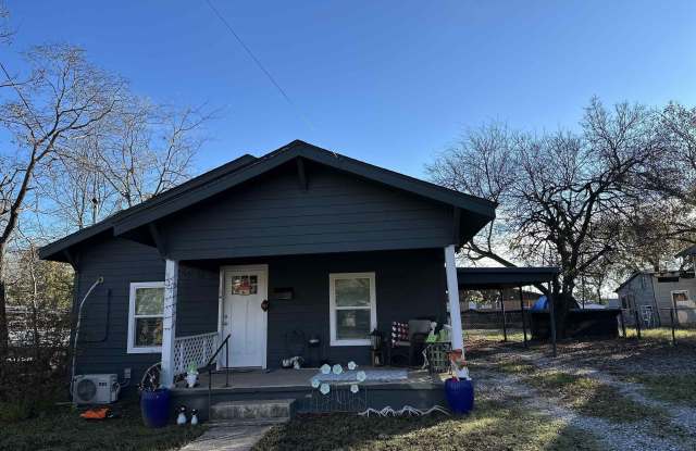 514 S ARCHER - 514 South Archer Street, Henrietta, TX 76365