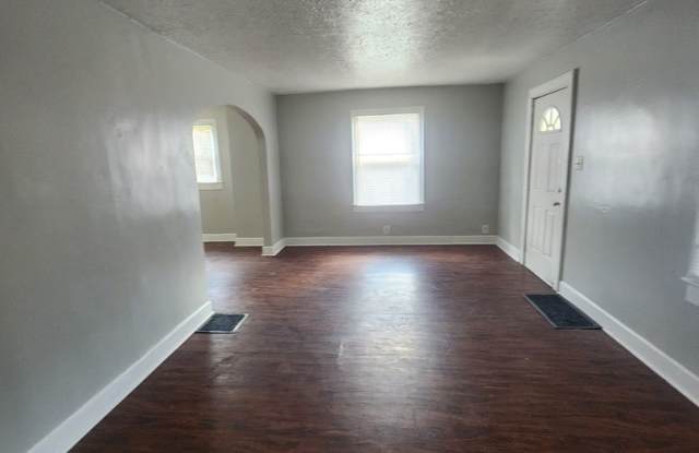 Updated Two Bedroom Single Family Home near Concord and 16th - Westside Gallery 3