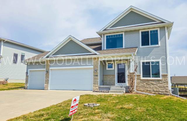 Move-in special: A Must See 4 Bedroom 3.5 Baths in Norwalk with a 3 Car Garage!!! photos photos