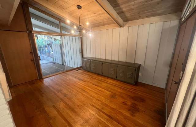 660 S. Hickory Gallery 3