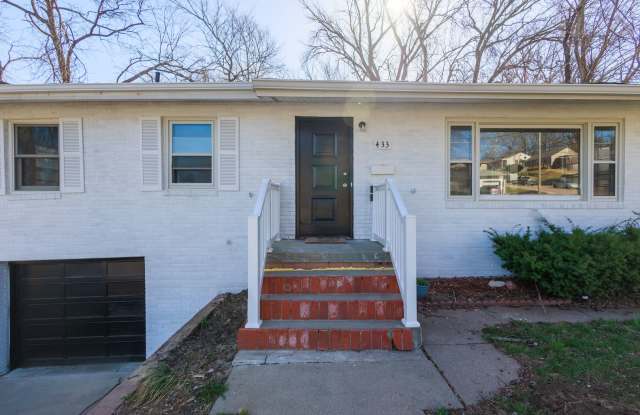 Gorgeous 4 bed 2 bath single-family home in Council Bluffs, IA photos photos