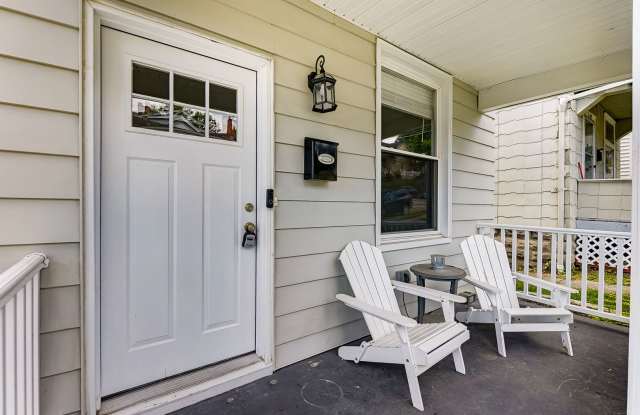 Three Bedroom Single Family Home in Norwood! Gallery 3