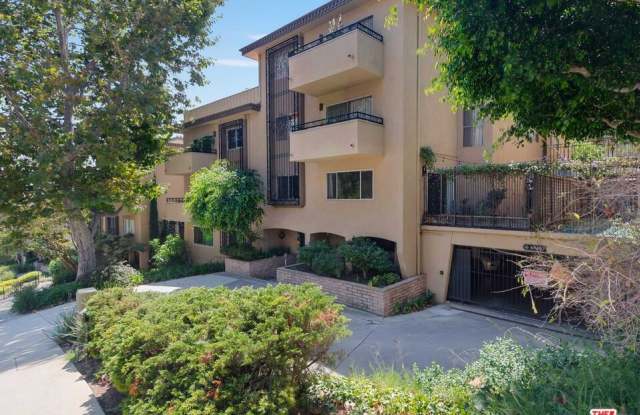 6748 Hillpark Dr - 6748 Hillpark Drive, Los Angeles, CA 90068