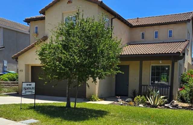 Large 4-bedroom home near many Amenities photos photos