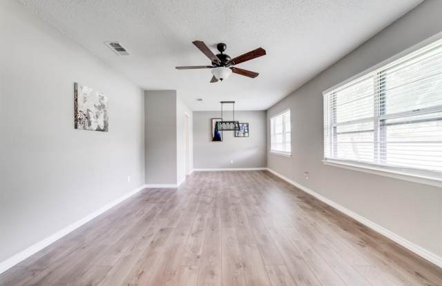 1705 Roman Road Gallery 4