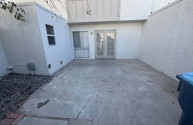 Remodeled 3-bedroom townhome photos photos