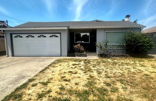 BEAUTIFUL SINGLE FAMILY HOME 3 BEDROOM 1.5 BATHROOM FOR RENT!!! - 14895 Washington Avenue, San Leandro, CA 94578