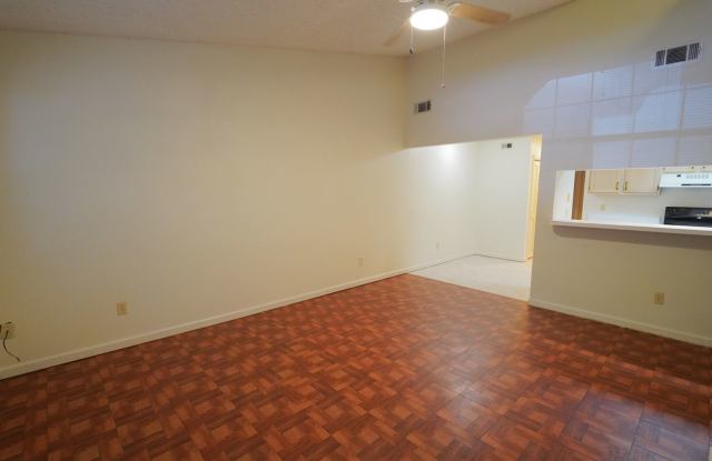3 Bed / 2 Bath END Unit Townhome in Popular Westridge! Gallery 3