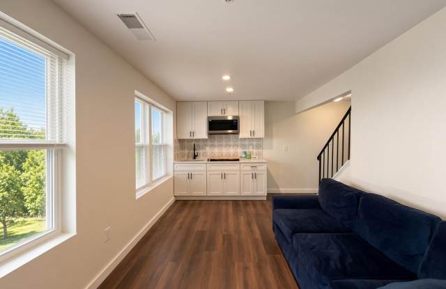 915 NEWINGTON Court Gallery 1