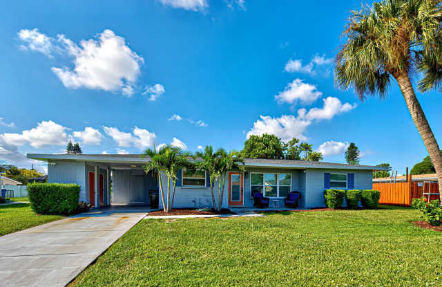 Seasonal Rental Near Venice – Pet-Friendly 3 Bed, 2 Bath Home photos photos
