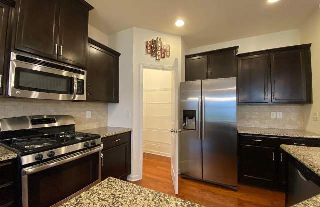 Room in 3 Bedroom Townhome at 114 Durants Neck Ln photos photos