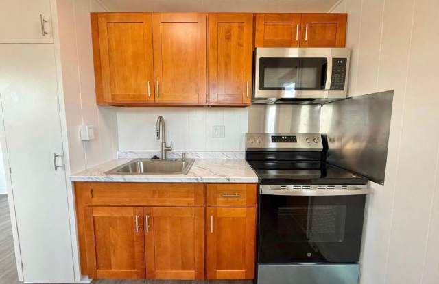 Newly Renovated 2 Bedroom / 1 Bathroom Cottage in Kahului! photos photos