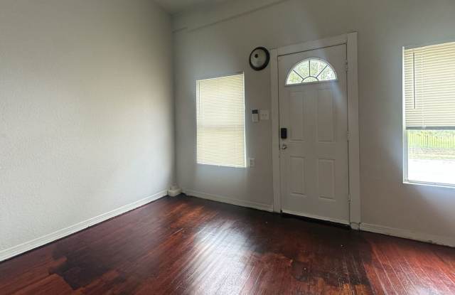 4645 N 16th St., 4 bedrooms, 1 bathroom Home for $1,606/ Month Gallery 3